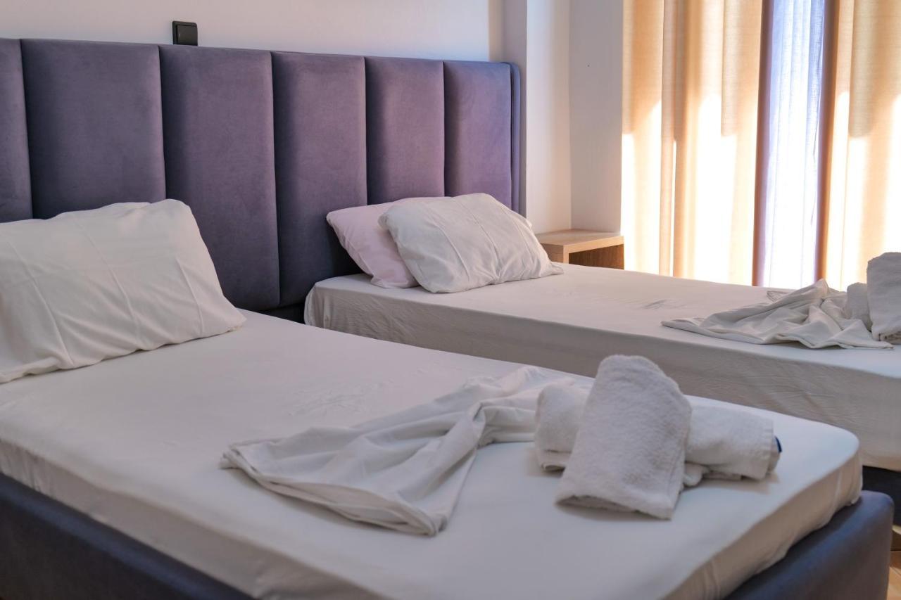 Hotel Driloni 卡萨米尔 外观 照片