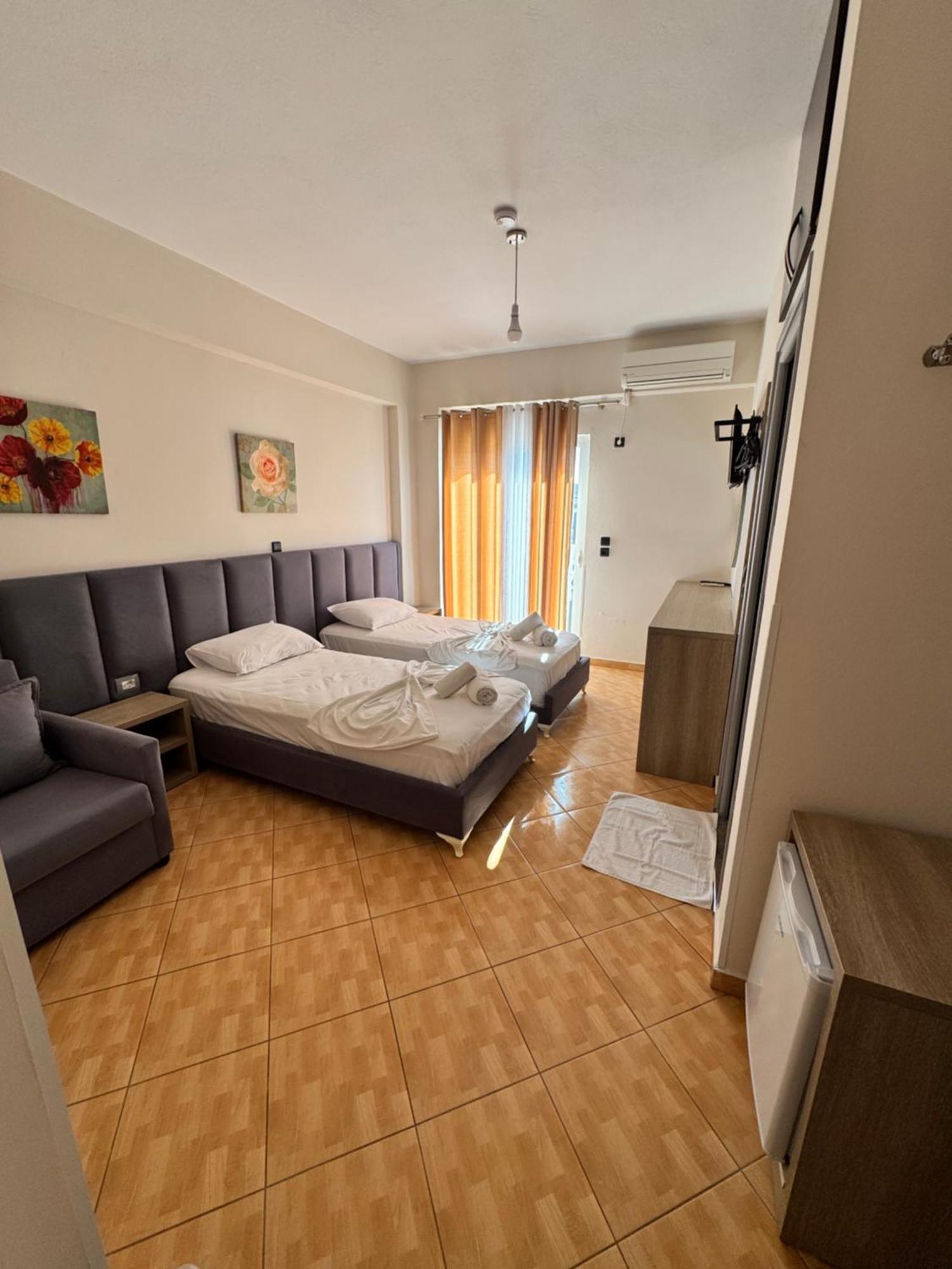 Hotel Driloni 卡萨米尔 外观 照片