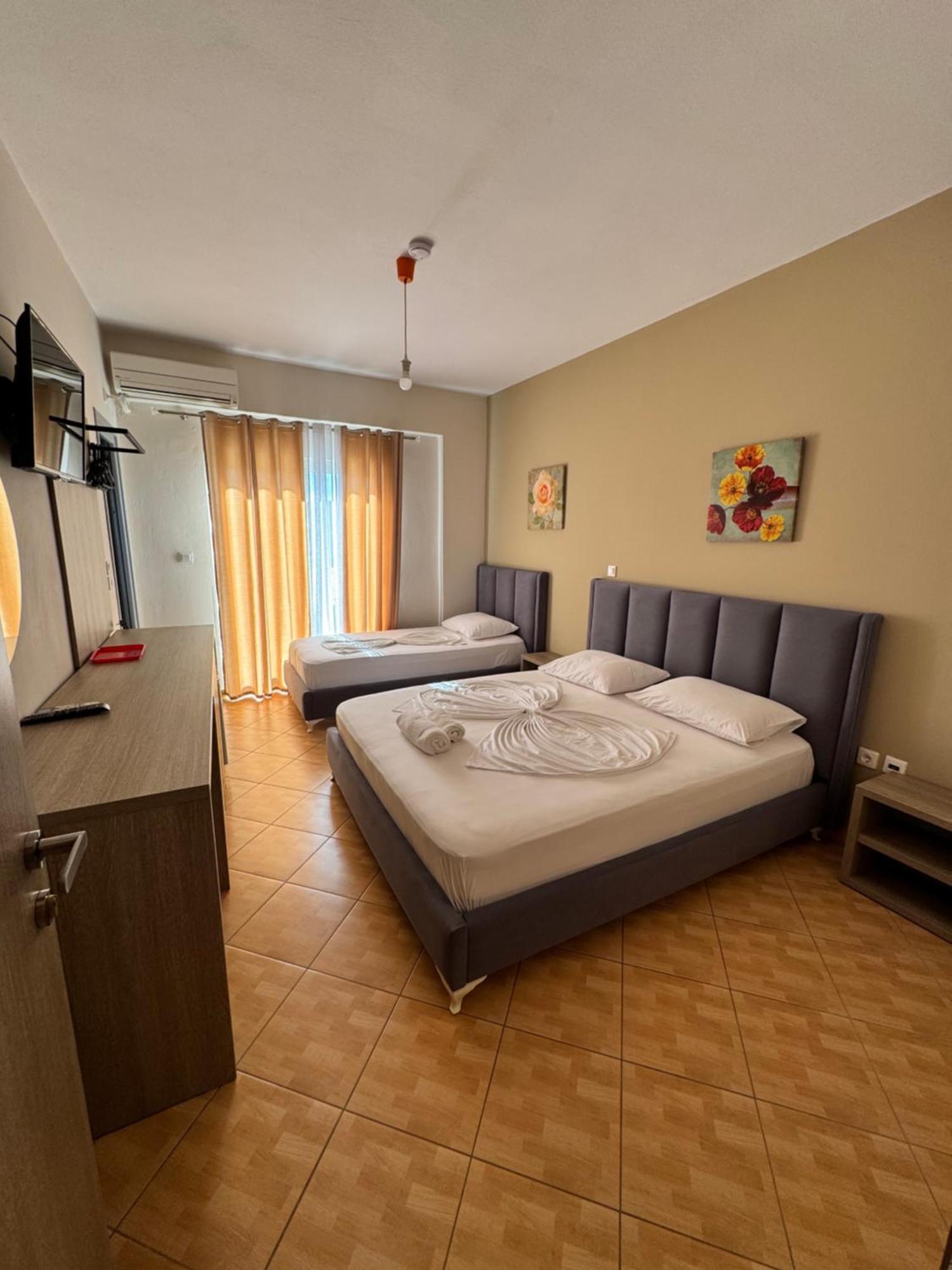 Hotel Driloni 卡萨米尔 外观 照片