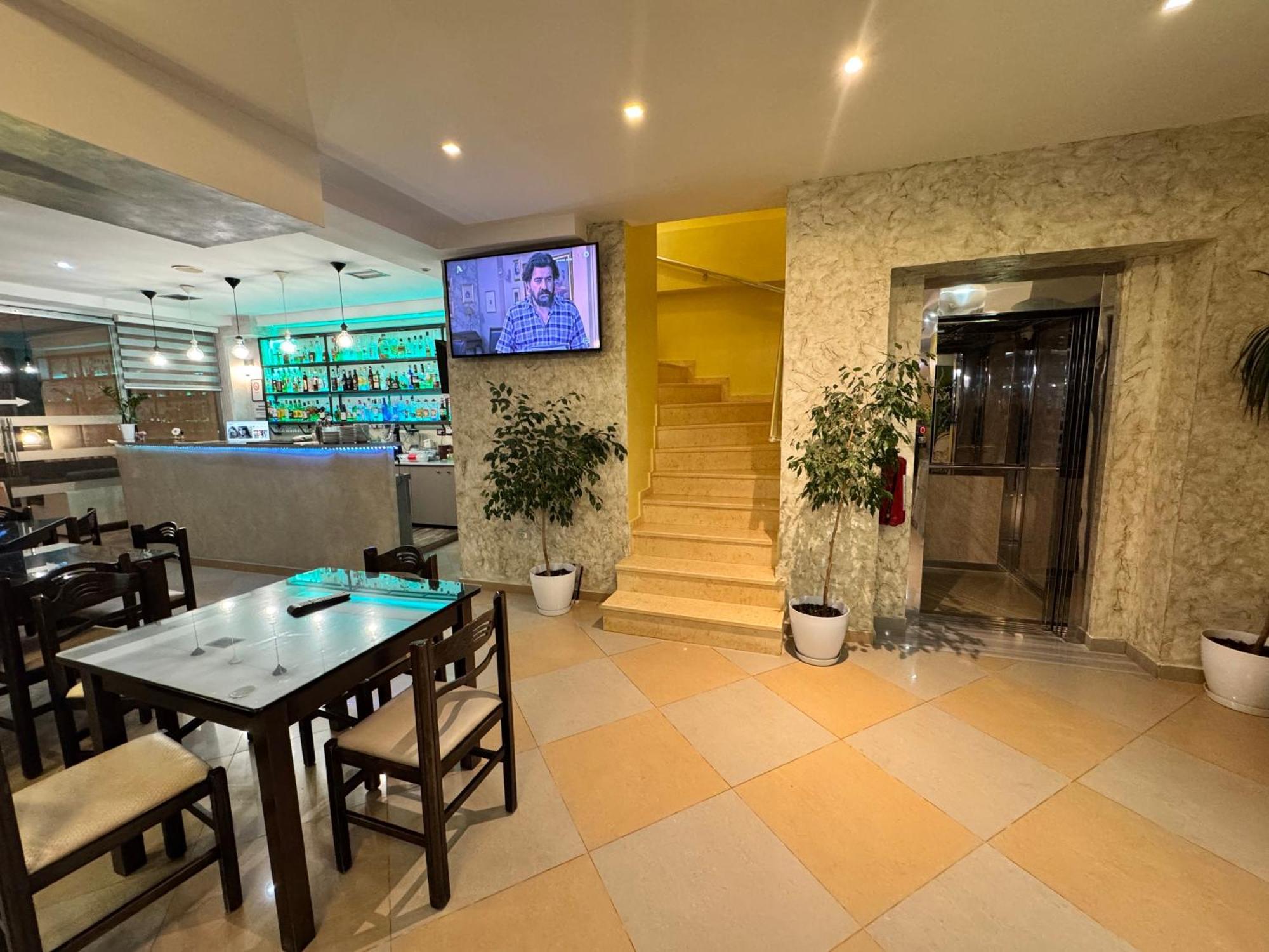 Hotel Driloni 卡萨米尔 外观 照片